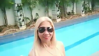 Počitnice Z Bujno Blond Milf