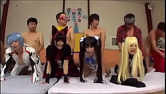 Nhóm Orgy Châu Á Với Những Người Chơi Cosplay Dễ Thương