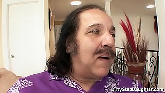 ¡lynn Love Es Una Adolescente De 18 Años Que Disfruta De Una Mamada Afortunada De Ron Jeremy!