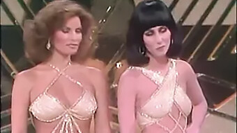 Cher Et Raquel Welch En Talons Hauts Et Bas