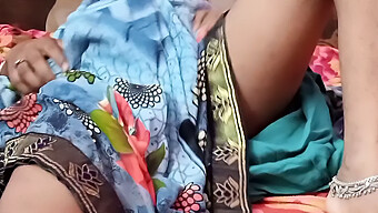 Indian Bhabhi Fucks For Orgasm In Public