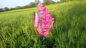 Desi Village Bhabhi Outdoor Sex Auf Hindi