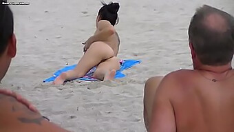 Buiten Exhibitionist: Masturbatie Op Het Strand