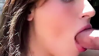 Người Đẹp Châu Âu Thực Hiện Một Blowjob Thỏa Mãn Cho Đối Tác Của Mình Sau Buổi Chụp Ảnh.