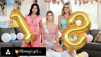 ¡presenta El 18 Cumpleaños! Una Milf Tetona Es Azotada Y Lamida