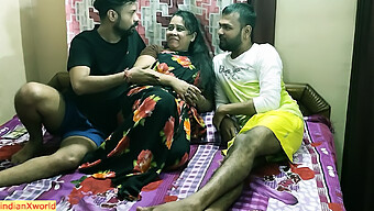 Tonton Seorang Ibu India Yang Menakjubkan Dan Dua Penggemar Yang Berahi Dalam Threesome Yang Panas