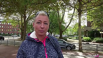 Milf Mandy Ga Vzame Globoko In Trdo V Javnosti