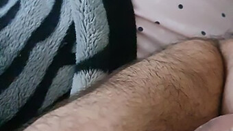 Las Tetas Grandes De Una Madre Árabe Están En Plena Exhibición En Este Video Amateur. ¡no Te Lo Pierdas!