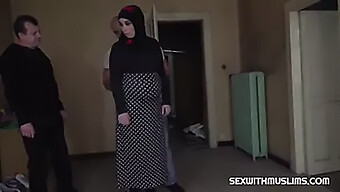 Big Cock Penetrates Pregnant Arab Girl'S Ass