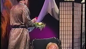 Ρετρό Απόλαυση: Η Nina Hartley Και Η Aja Στο Paradise