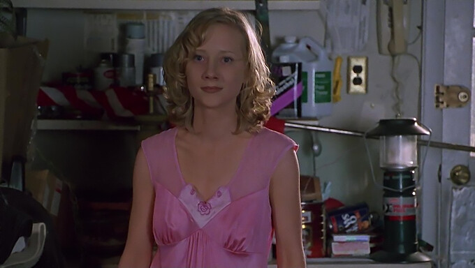 Regardez La Belle Américaine Anne Heche Dans Son État Naturel