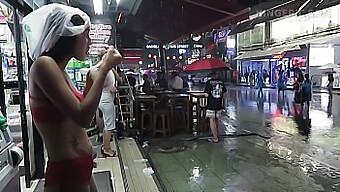 Hemmeligt Filmede Møder Med Thailandske Teen Prostituerede I Pattaya