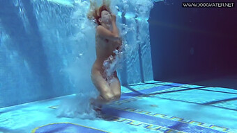 Russian Beauty Mary Kalisy'S Steamy Underwater Show