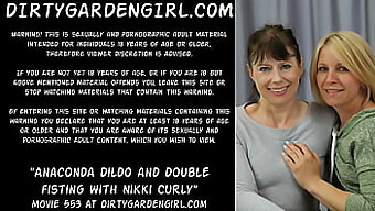 Sindy Rose Og Nikki Curly Tager På Sig En Anaconda Dong Dildo Og Dobbelt Fisting