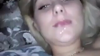 18 Yaşındaki Sarışın Karısı Oral Creampie Ve Yatıştırıcı Alıyor