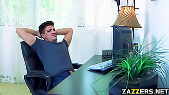 A Szőke Parker Swayze Elképesztő Szopást Ad Ebben A Videóban