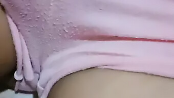 Remaja Berpussy Ketat (18+) Dalam Skirt Atas