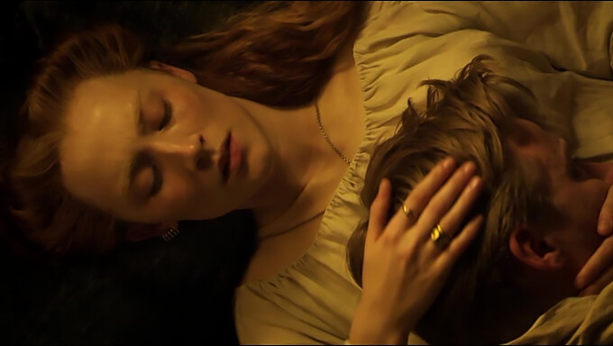 Saoirse Ronan - Mary Queen Of Scots In A Rough Encounter